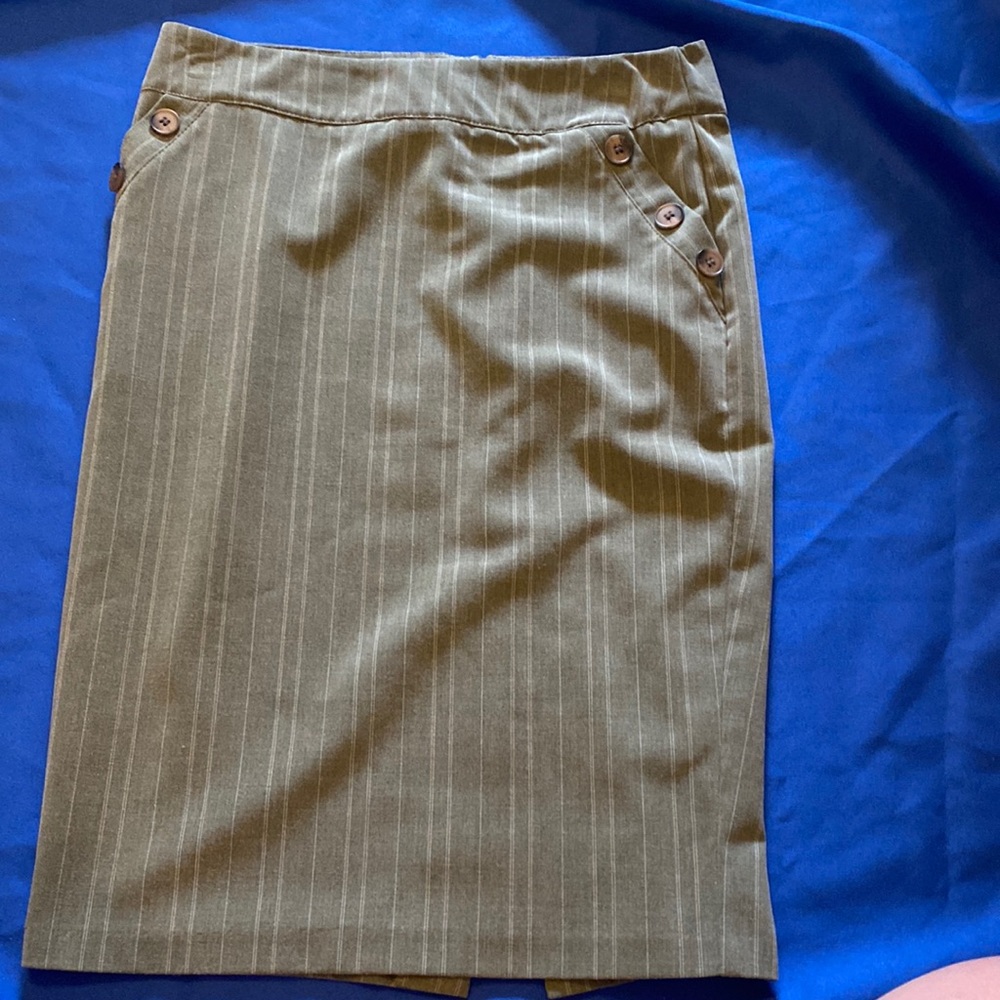 No tag skirt olive green. Fits like a small